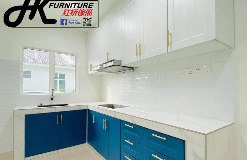 An L-shaped aluminium kitchen with teal shaker base units and white shaker wall units, gold bar handles, a marble-look worktop and a white metro-tile splashback.